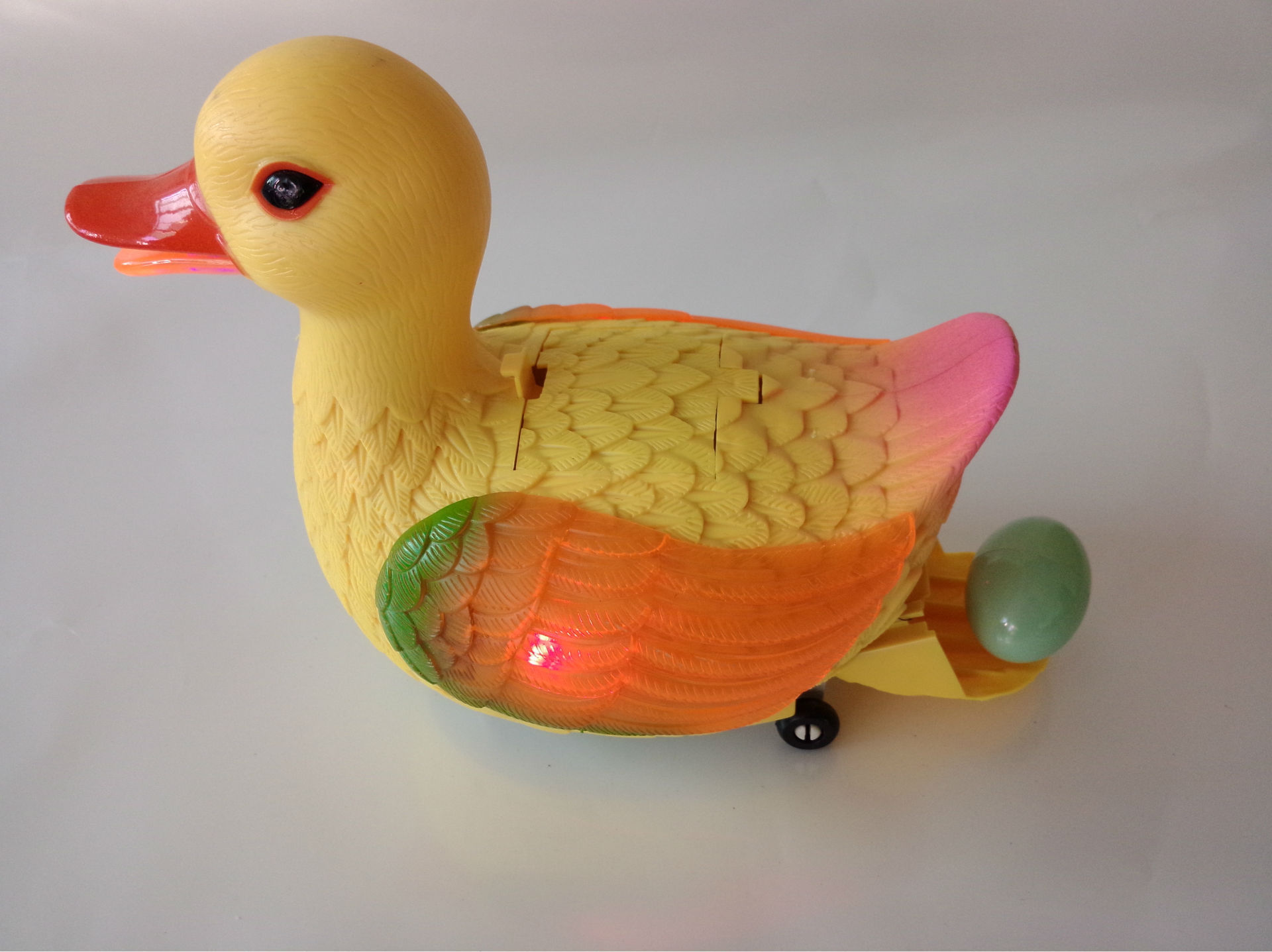 电动万向下蛋鸭 会生蛋 带音乐灯光 儿童益智玩具 生蛋鸭