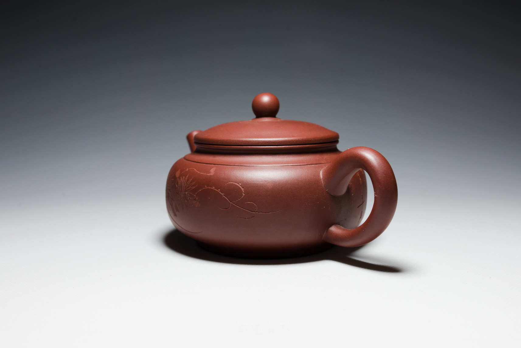 茶具 紫砂壶   名称 作者 容量 泥料   御龙厂聘工艺师袁征军 230cc