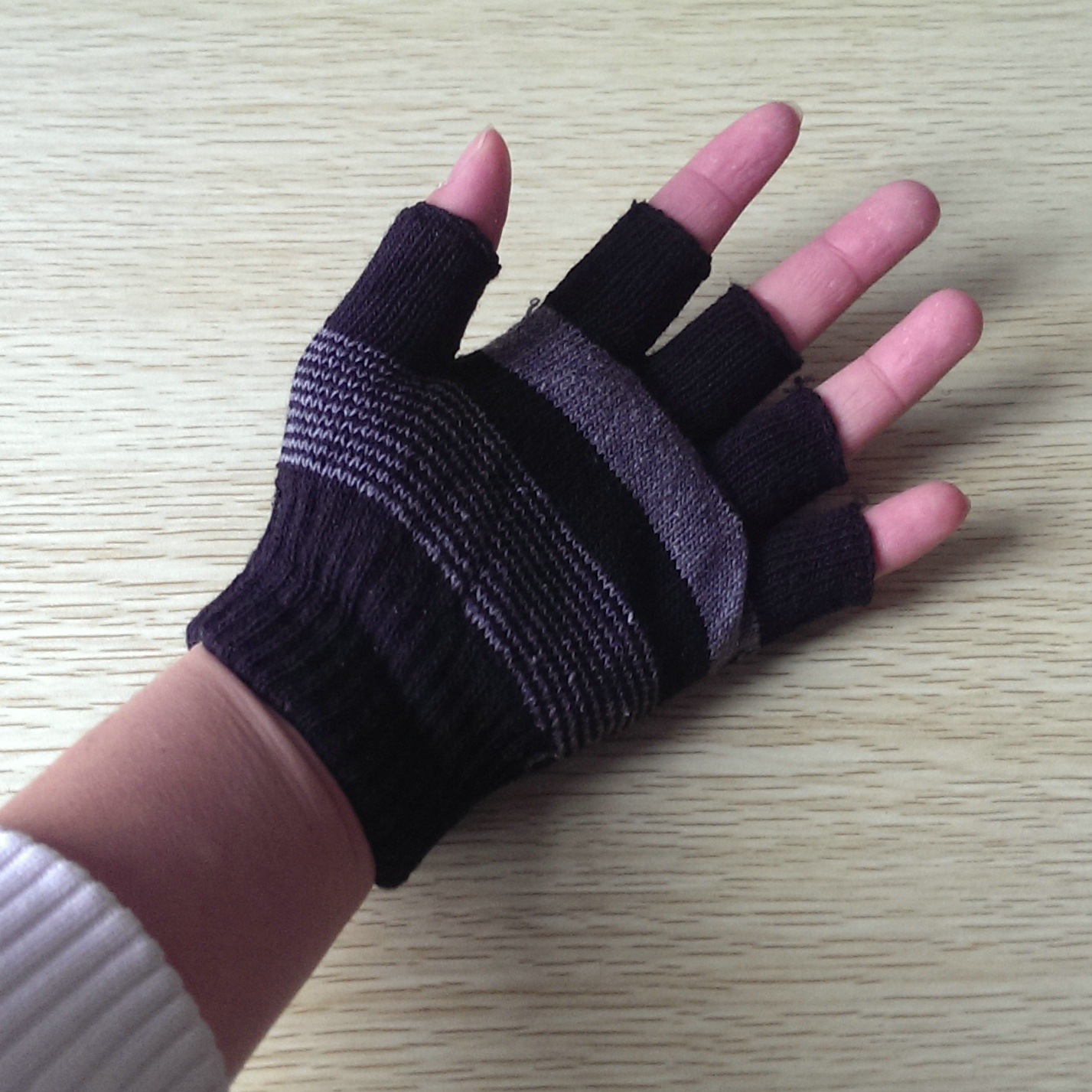 a477 一元男士半指手套 魔术手套保暖 1元热销百货批发图片_4