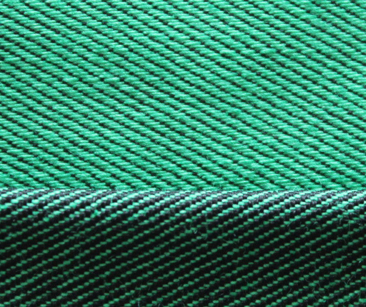 棉涤双色斜纹布31粗斜纹250gm2军大衣面料厂家直销