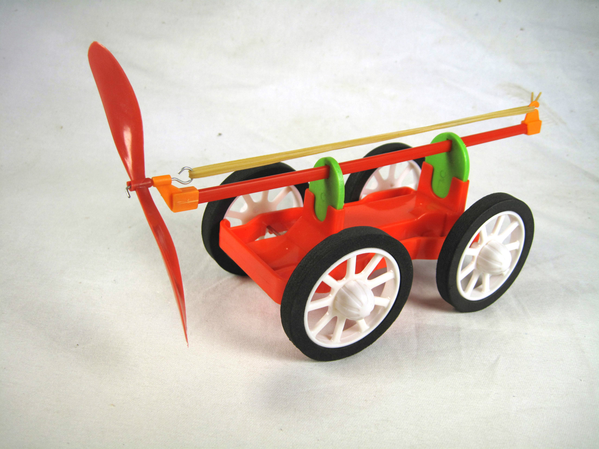 厂家直销青少年比赛实验器材橡皮筋动力小车螺旋桨车