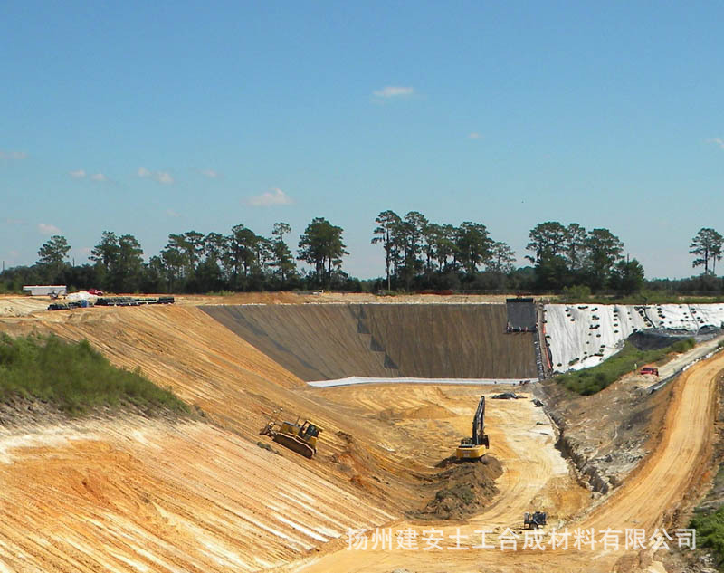 高品質聚乙烯材料生產的防滲土工膜陡峭斜坡專用糙面土工膜