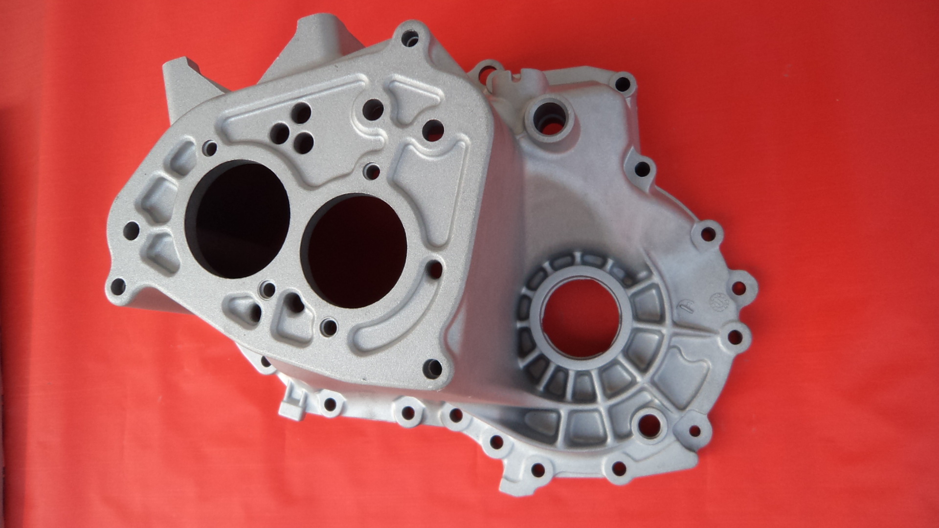 东风变速箱壳体