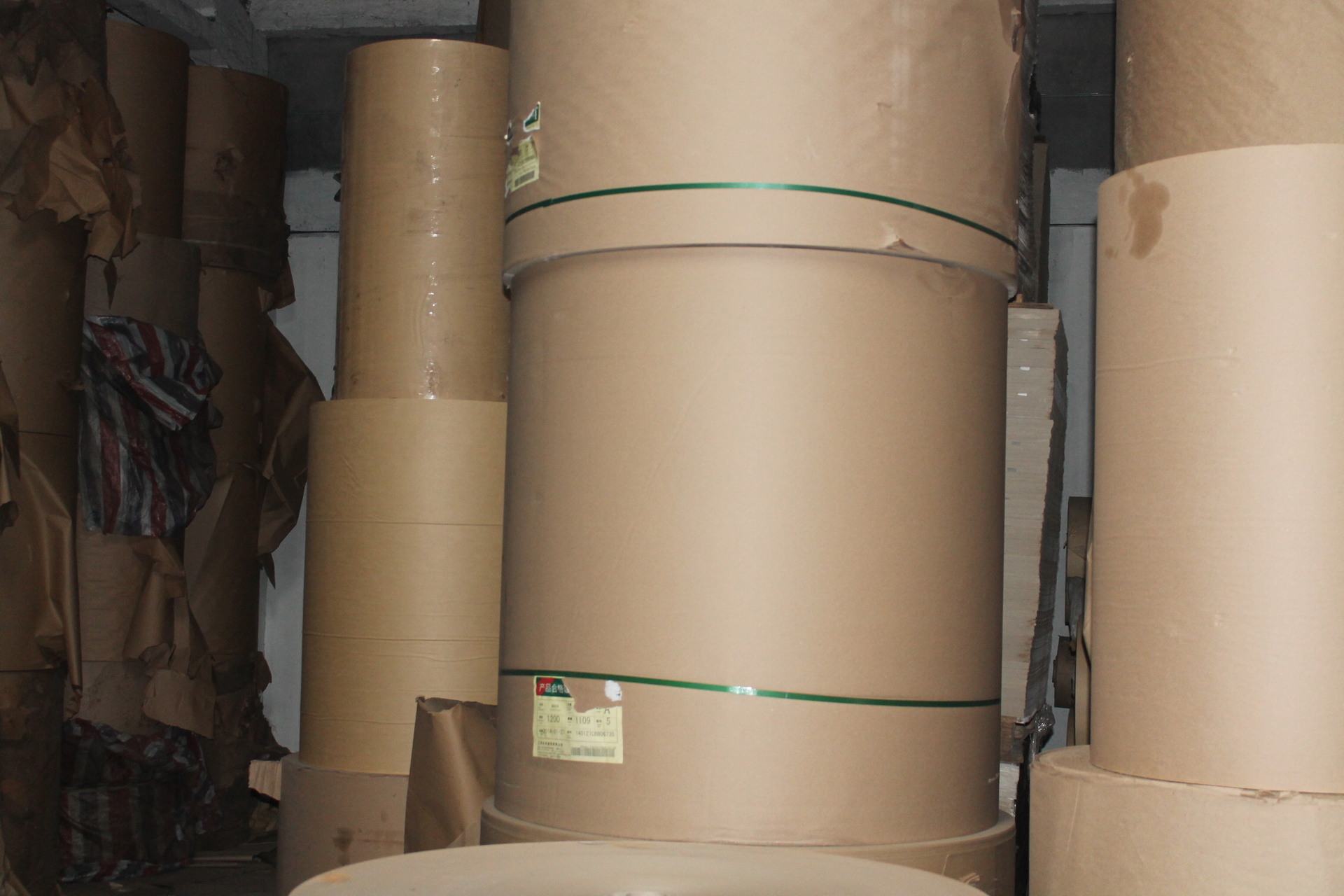 箱纸板厂家直销牛皮纸板 100g-200g包装纸板 厚纸板