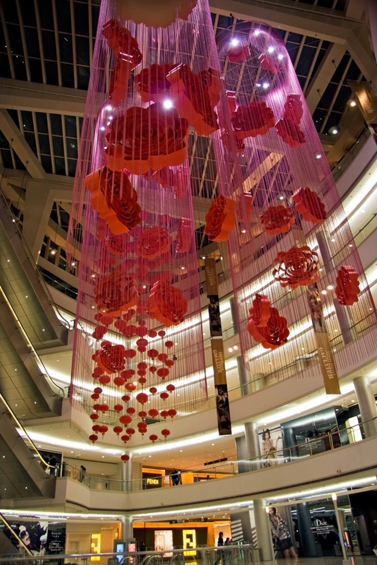 尊硕工艺品 商场酒店喜庆节庆中庭吊挂定制 红色线帘雕刻花装饰