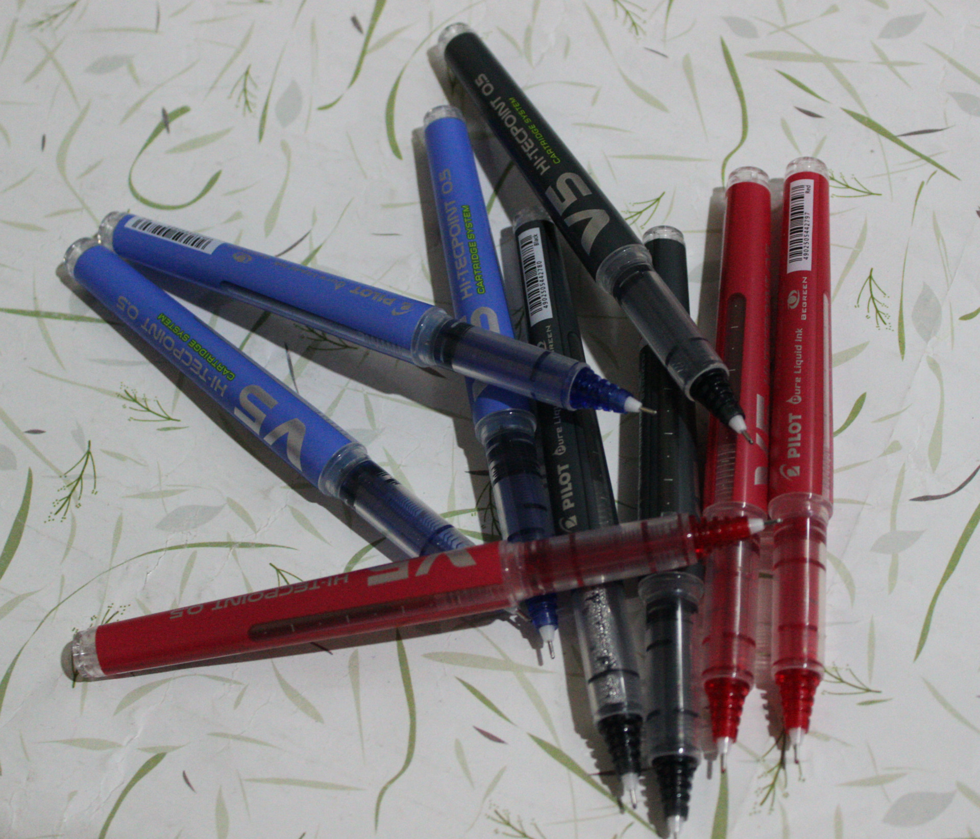 日本pilot 百乐新款bxc-v5 中性笔 节能环保走珠笔 直液式签字笔