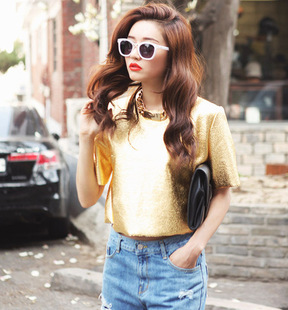 2014韩国代购 闪亮圆领露腰短款t金灿灿上衣 宽松t恤