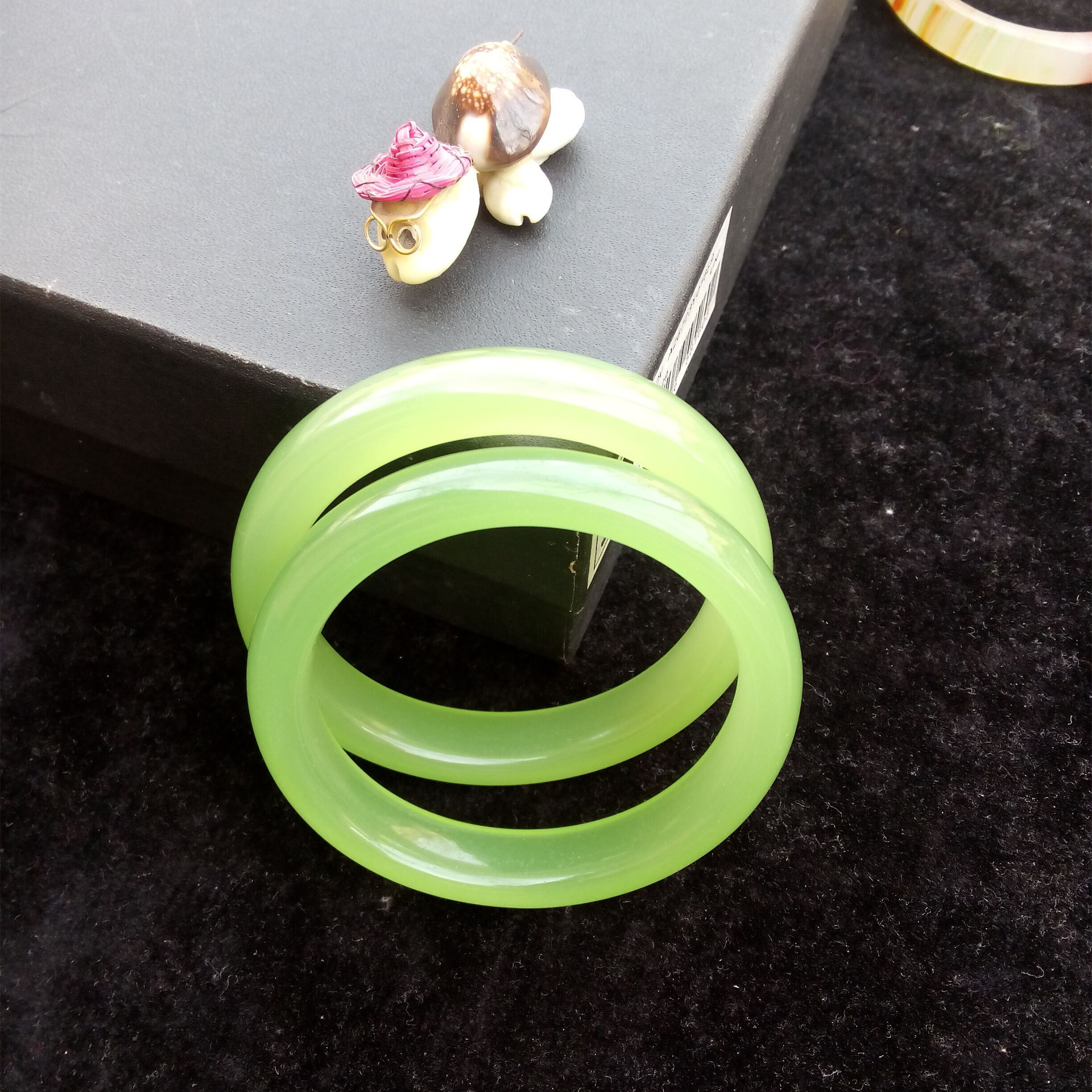 正品保障厂家直销精品东陵玉绿圆条手镯做工精细 手镯批发 直销