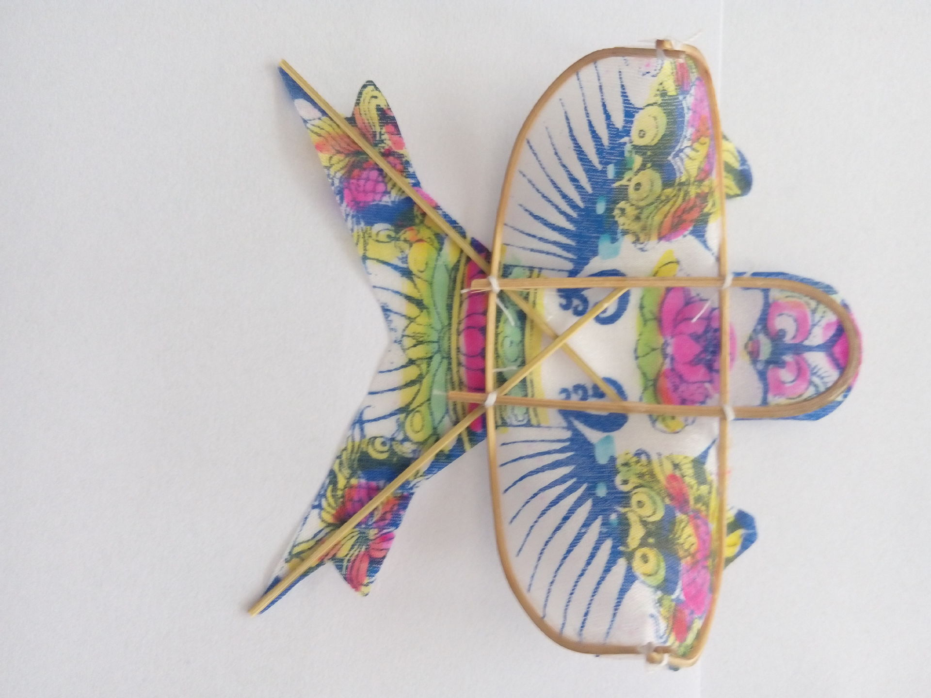 潍坊特产手工艺竹制绢精致小尺寸风筝沙燕礼盒送礼佳品热卖中