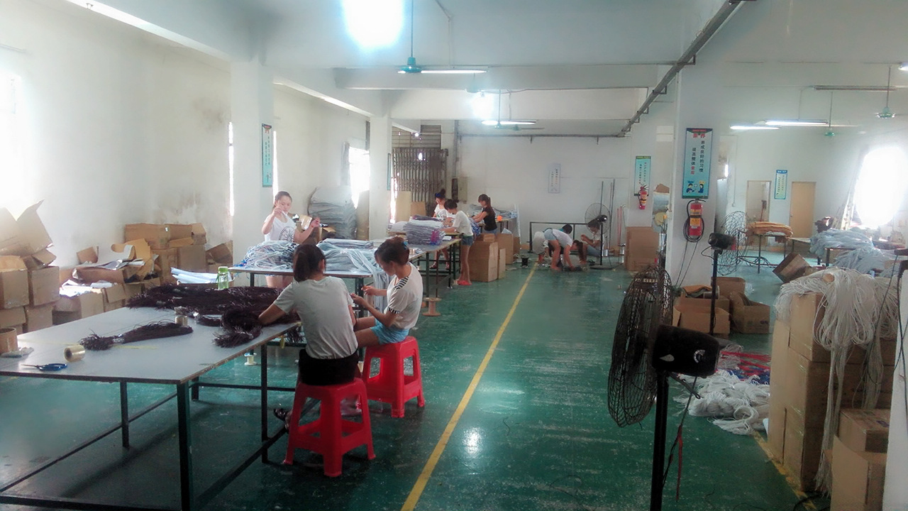 &ldquo;整个工厂很干净,车间里很整洁,就是少了点人气&rdquo;;我发现