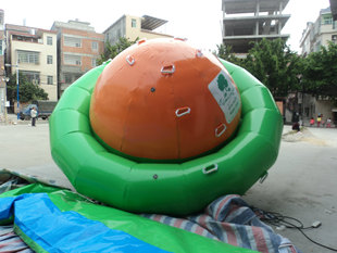大型充气旋转玩具 水上陀螺定制