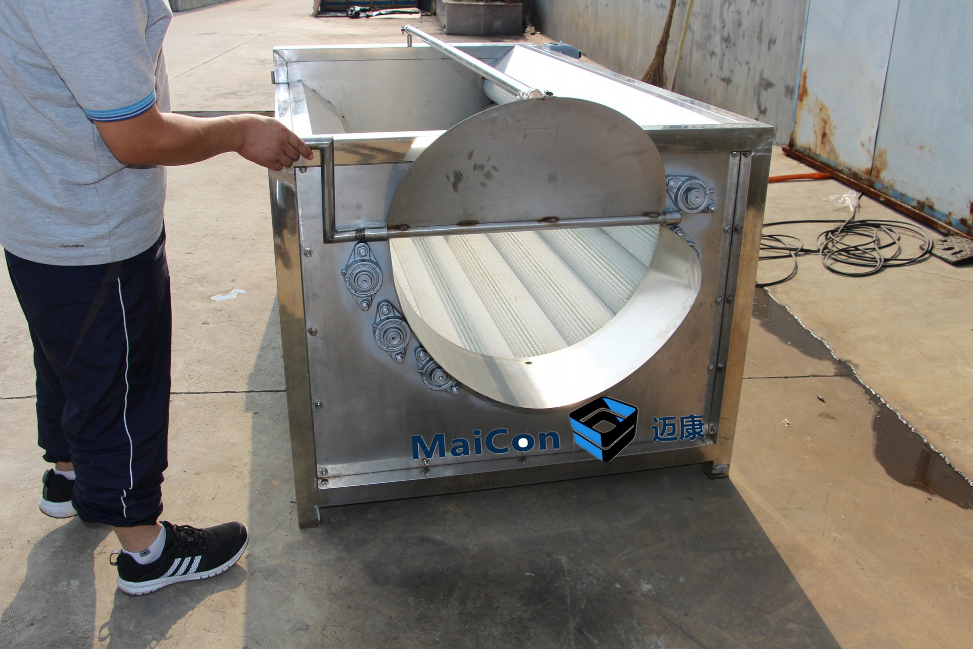 4.出料口 出料口设计,简单实用.