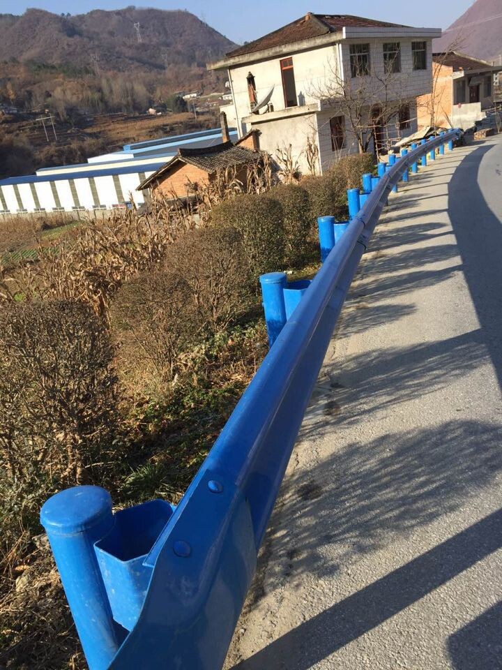 贵州贵阳安顺道路波形防撞护栏高速路波形护栏