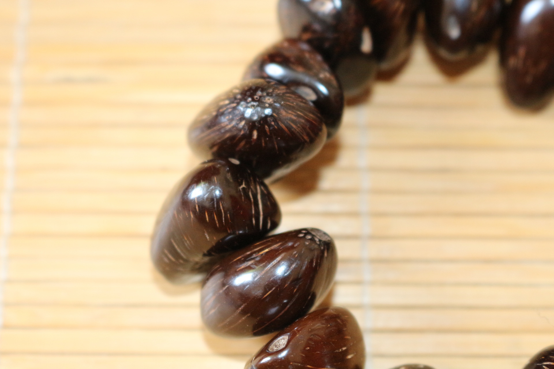 厂家直销天然三眼金猪菩提子批发佛珠工艺品 稀有菩提子 地摊爆款