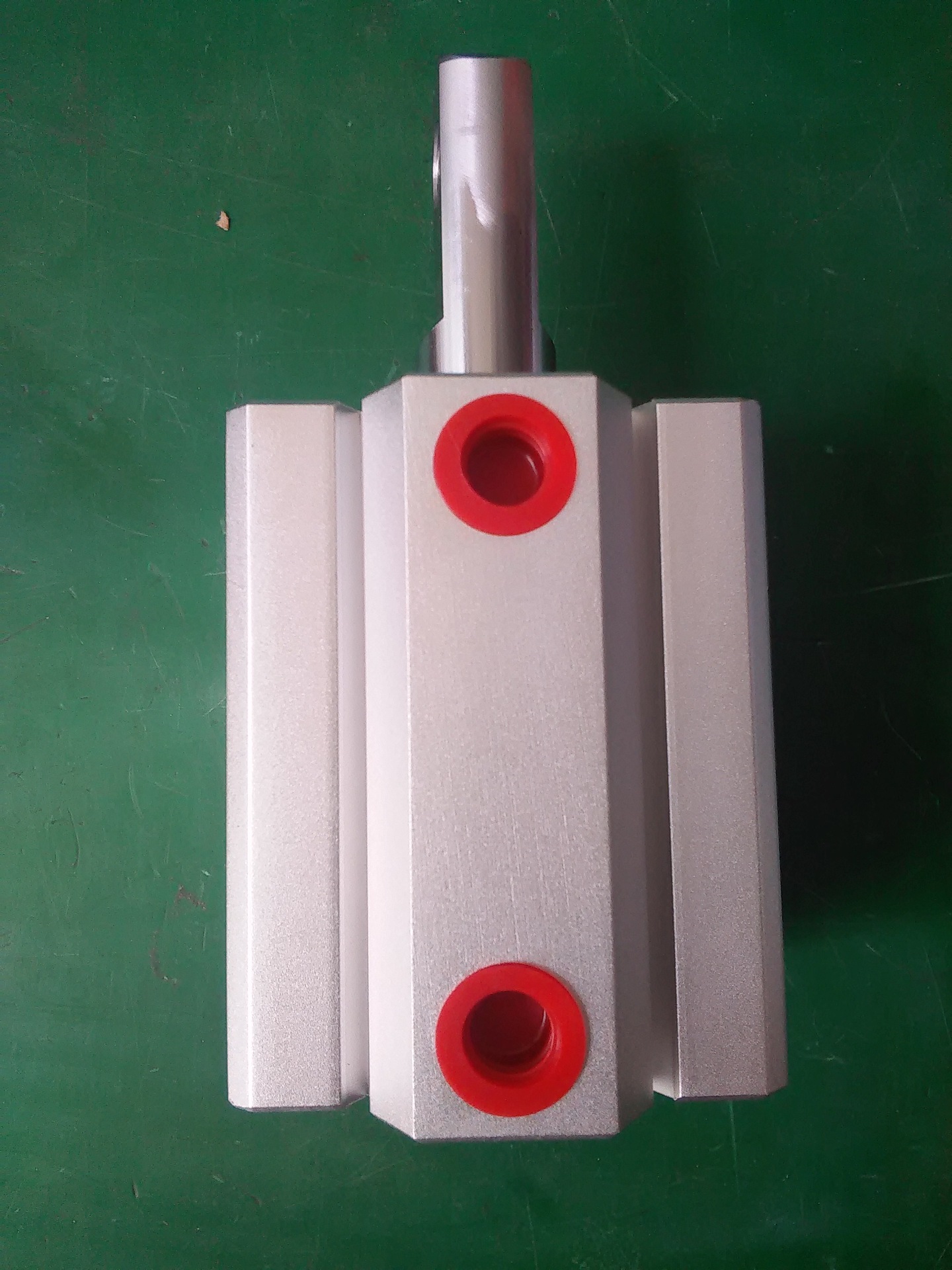 厂家低价促销供应薄型缸 sda20x10 亚德客薄型缸 磁环气缸 现货