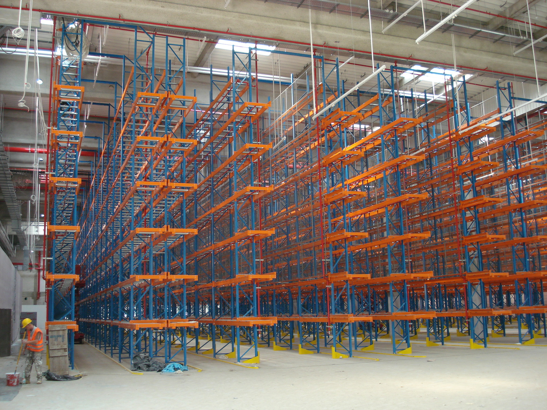 窄巷式货架 vna货架 窄通道式 高位窄通道 高位托盘式重型货架 - 窄巷