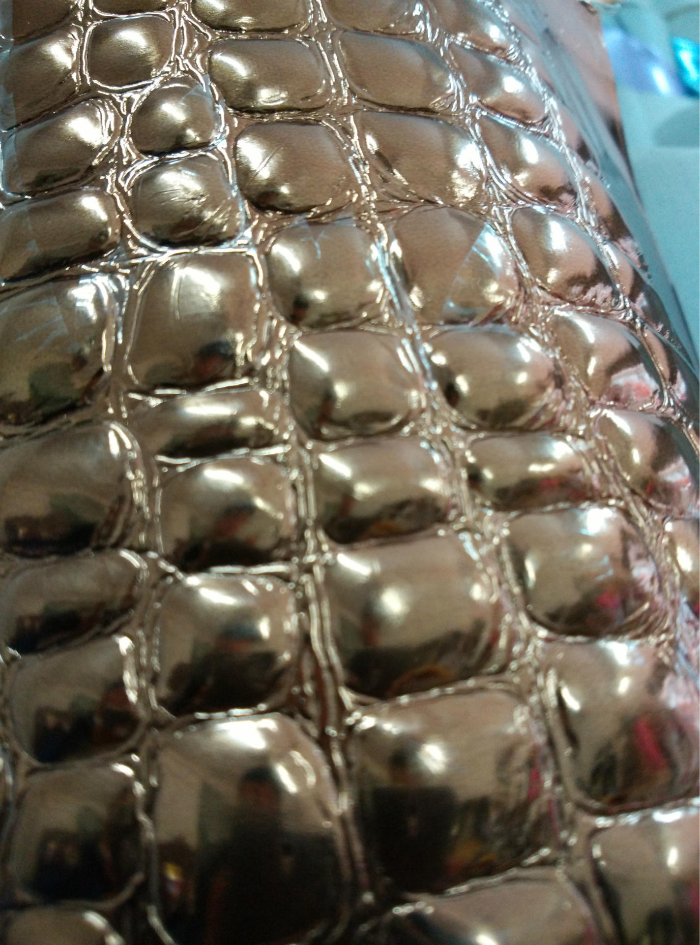 最新上新 镜面凹凸纹鳄鱼纹 pu革人造皮革皮料t/c布底 现货批发