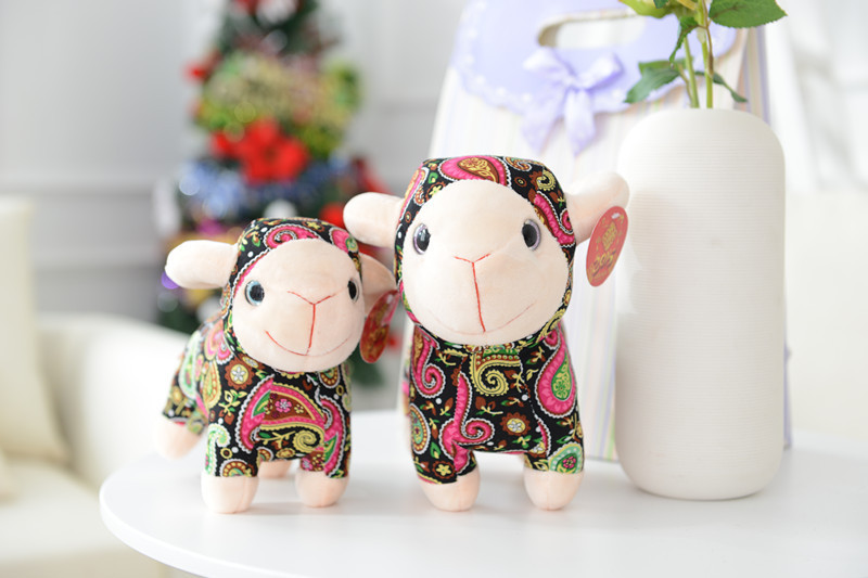 新品布艺羊公仔布艺绣花古典山羊玩偶娃娃年会吉祥物礼品批发