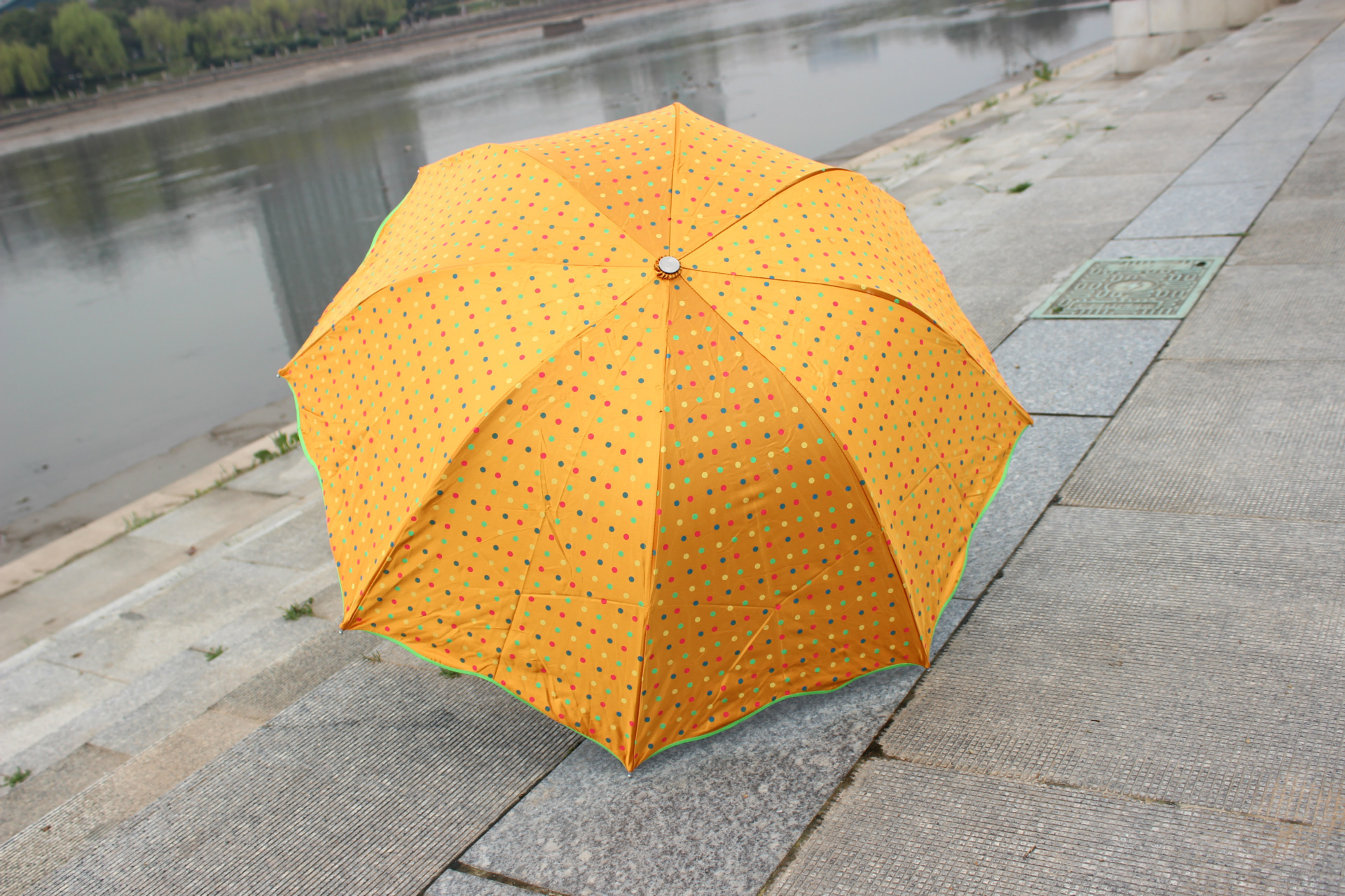 新款防紫外线太阳伞 韩国创意雨伞 义乌三折伞正品混款批发 礼品