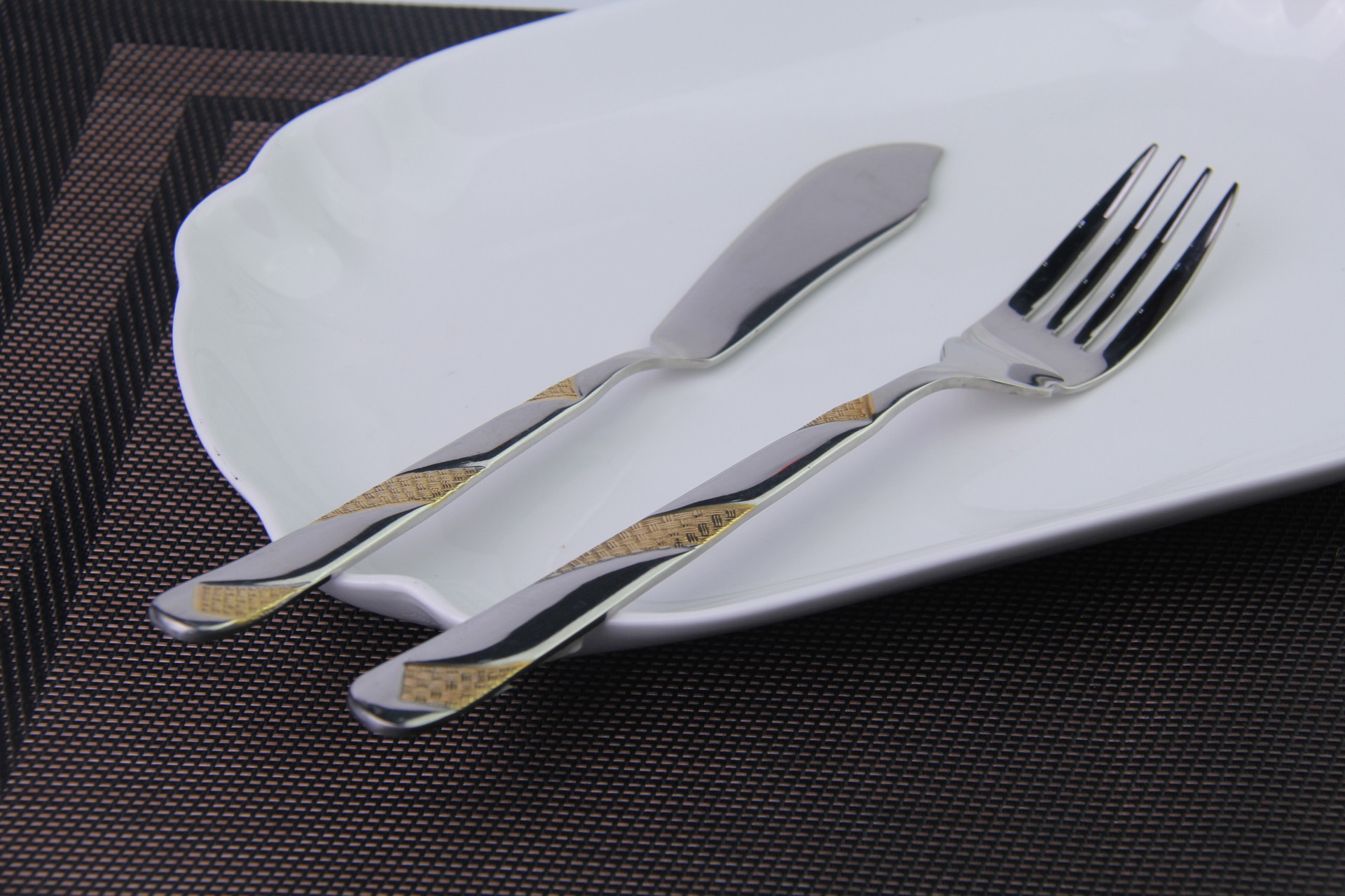 广东深圳高档酒店餐具 西餐不锈钢鱼刀鱼叉 镀金龙纹牛油刀 不锈钢