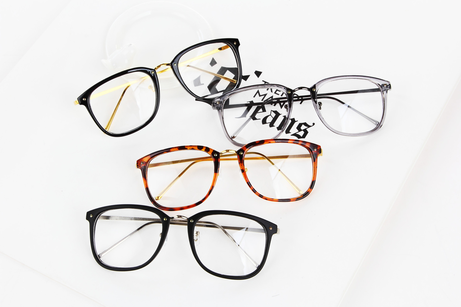 回答:混批是指不限产品的种类和样式,买家只要采购总价(或总量)