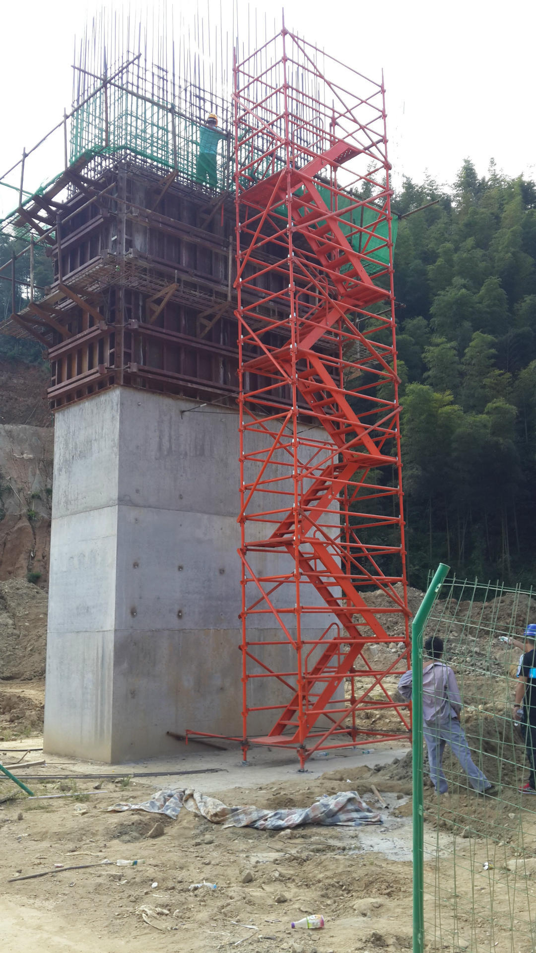 提供施工爬梯 高墩爬梯最新安全爬梯型