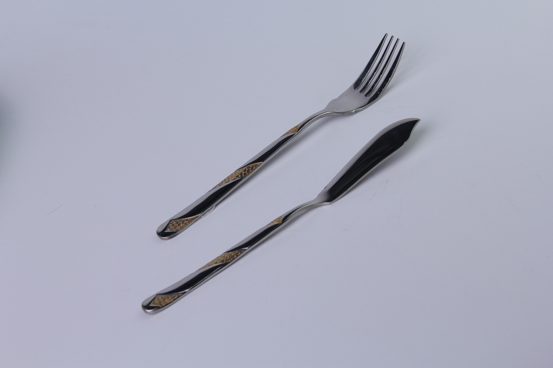 广东深圳高档酒店餐具 西餐不锈钢鱼刀鱼叉 镀金龙纹牛油刀 不锈钢