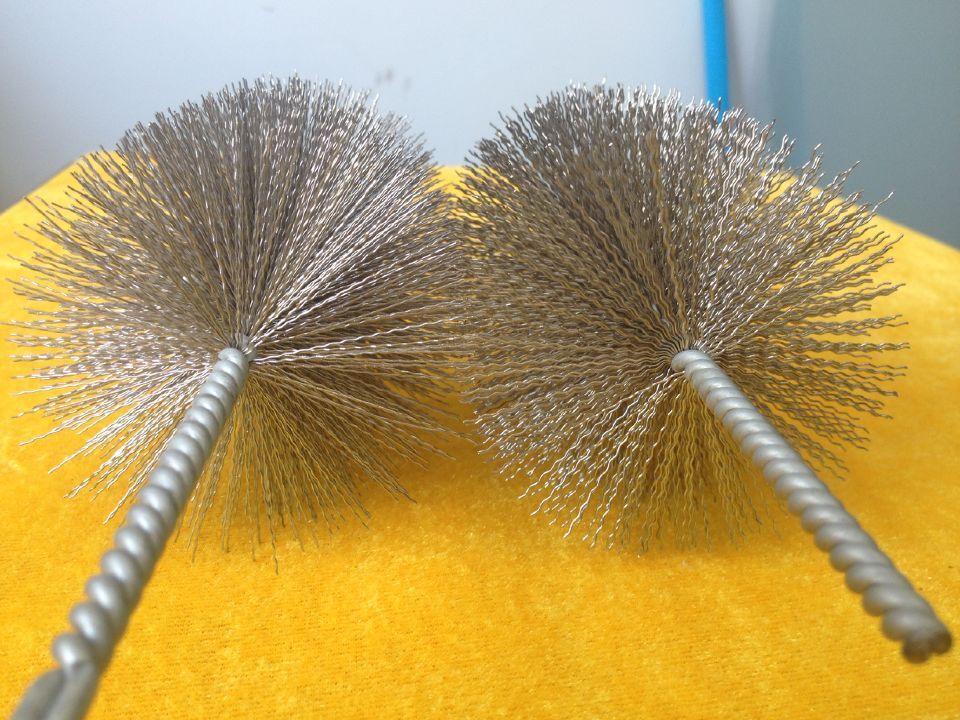 供应圆形管道抛光钢丝刷 铜丝刷厂家批发除锈铜质手柄钢丝刷