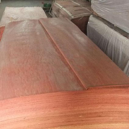 德诚木业 供应红胡桃桃花心无缝拼接木皮 4*8尺 厚度50s