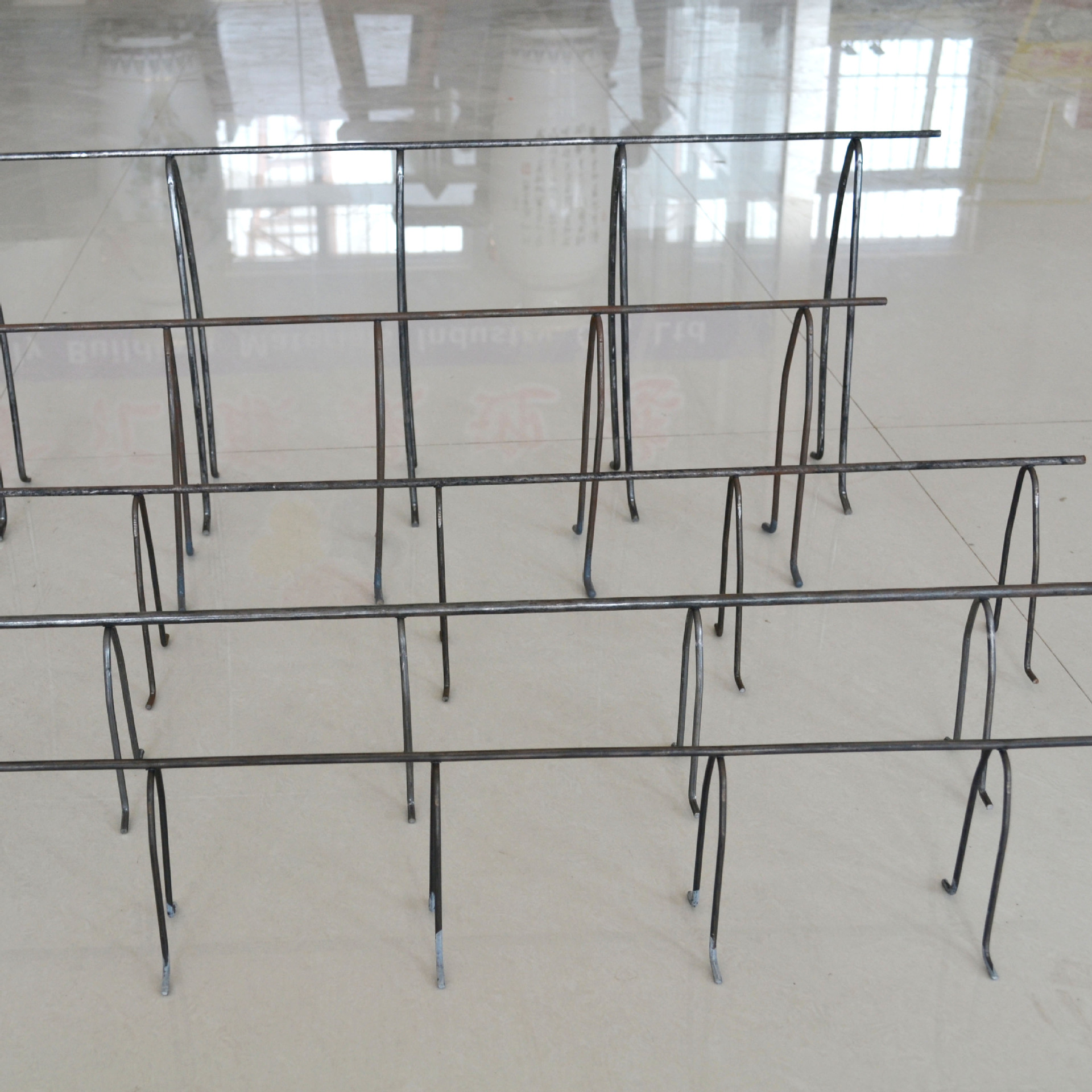 厂家直供楼梯护角 建筑用楼梯踏步护角 建筑用铁马凳