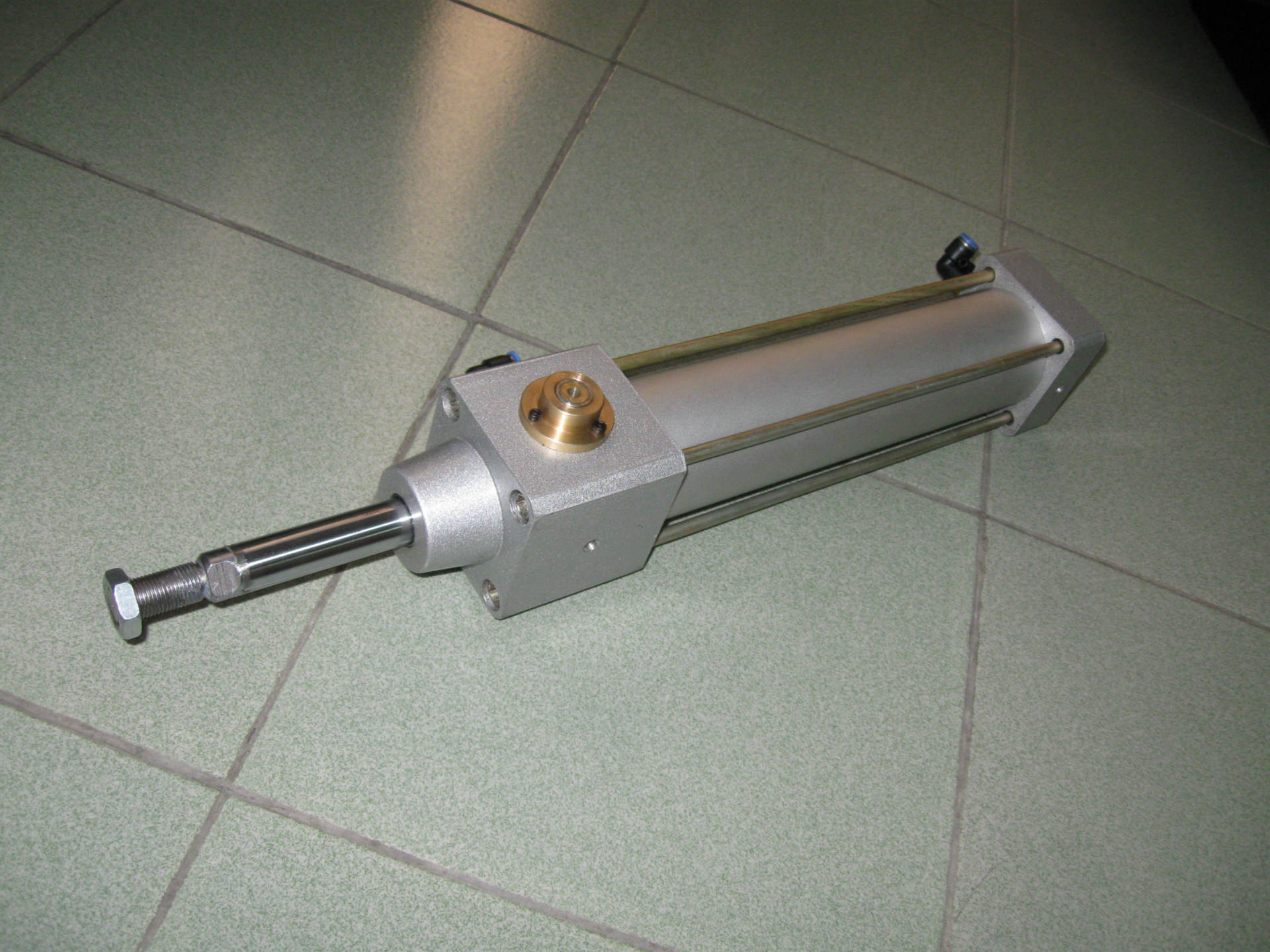 带锁防落 气缸 特殊的结构设计,销及卡槽不磨损,使用寿命长