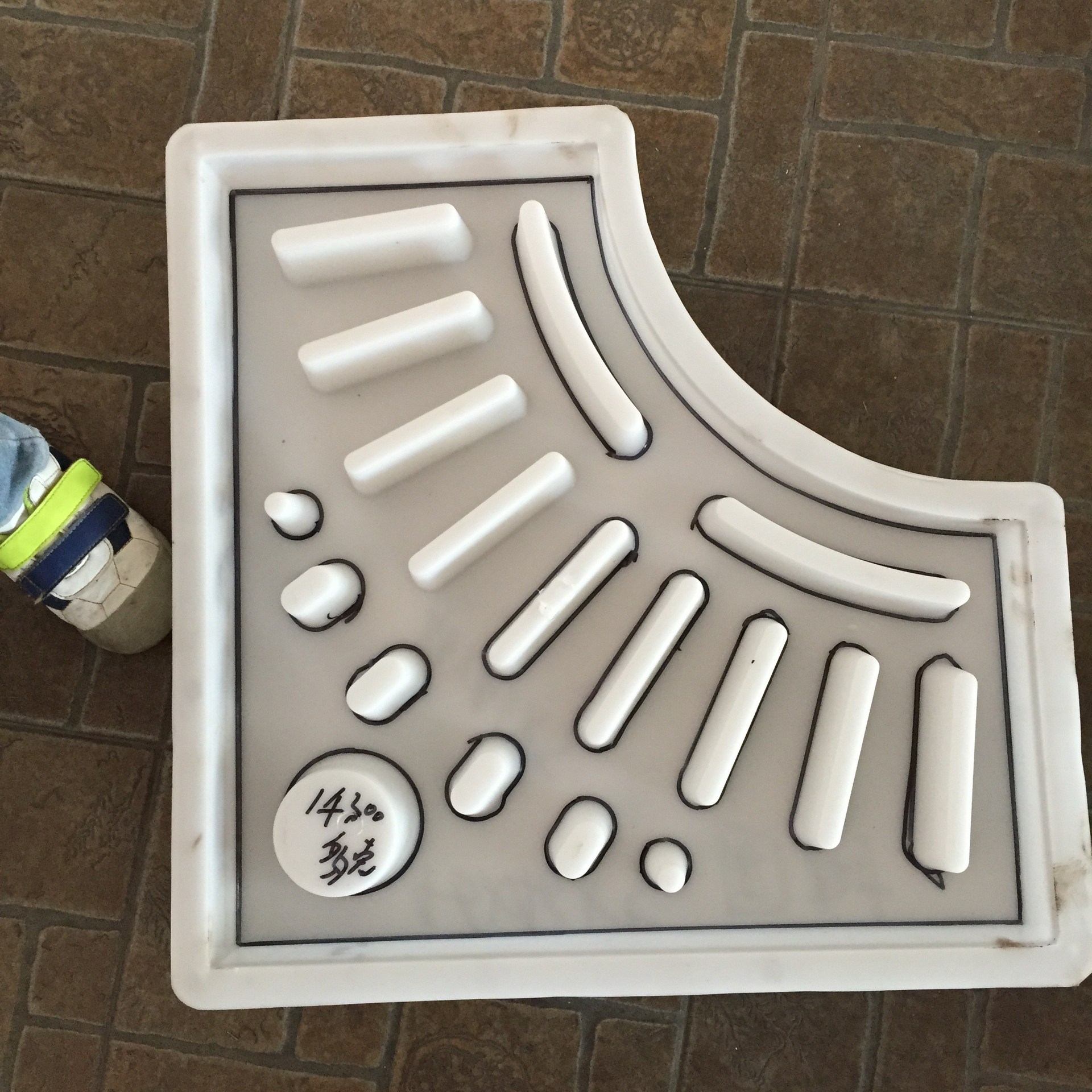 围树花砖塑料模具规格46x46x5  产品优点,脱出的水泥预制块表面光滑