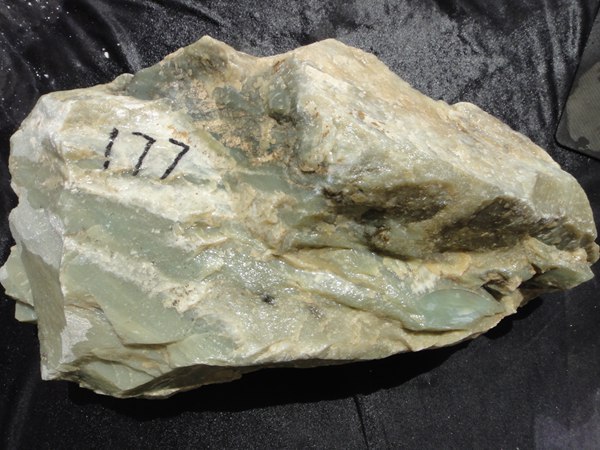 新疆和田玉山料原石原料且末料青白玉山料19kg 和田玉毛料矿石