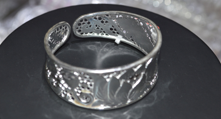 郑州林凤祥银饰批发s990千足银镂空复古开口手镯 实体店招商加盟