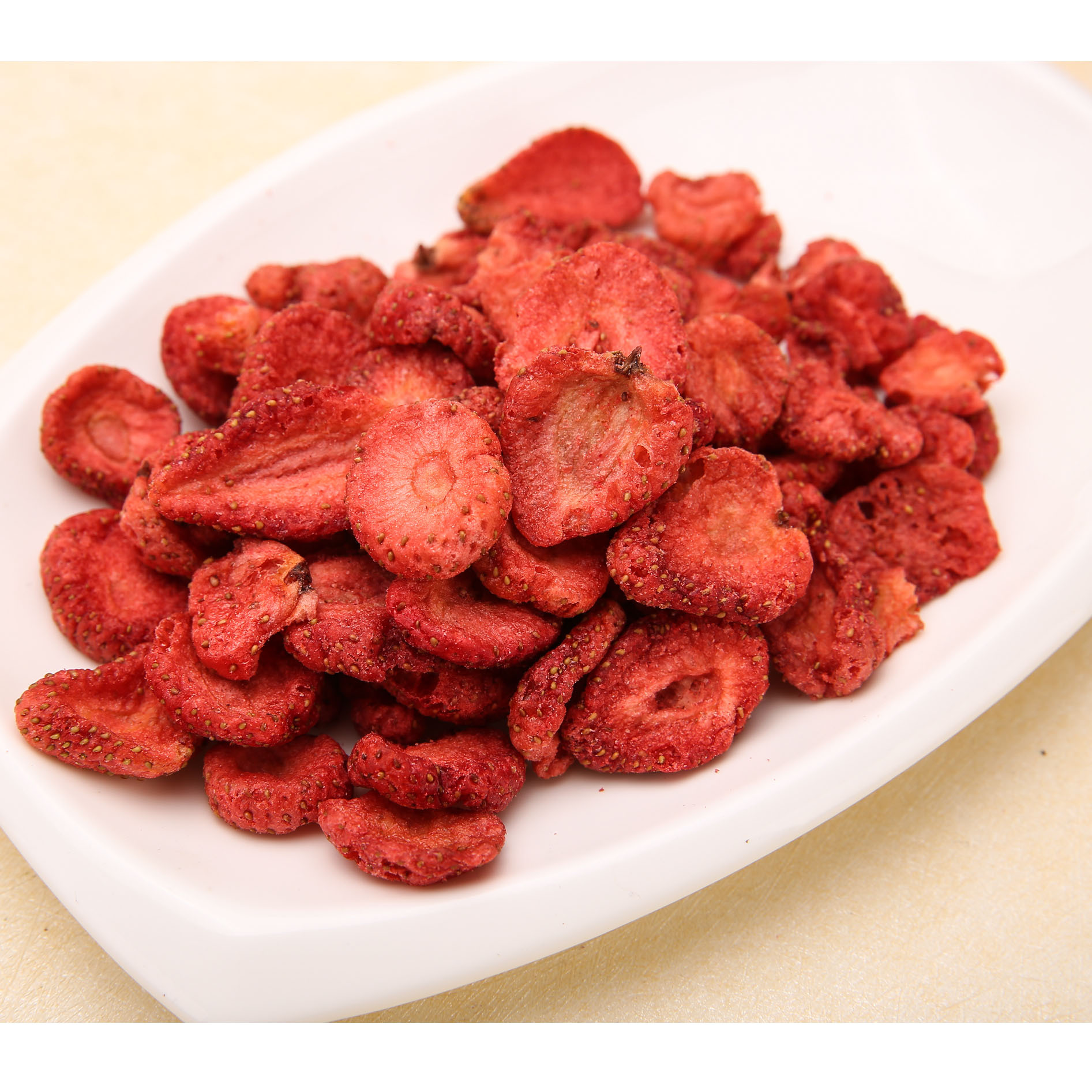 易拉罐装休闲零食冻干草莓脆105克 一件代发休闲小吃零食电商爆款