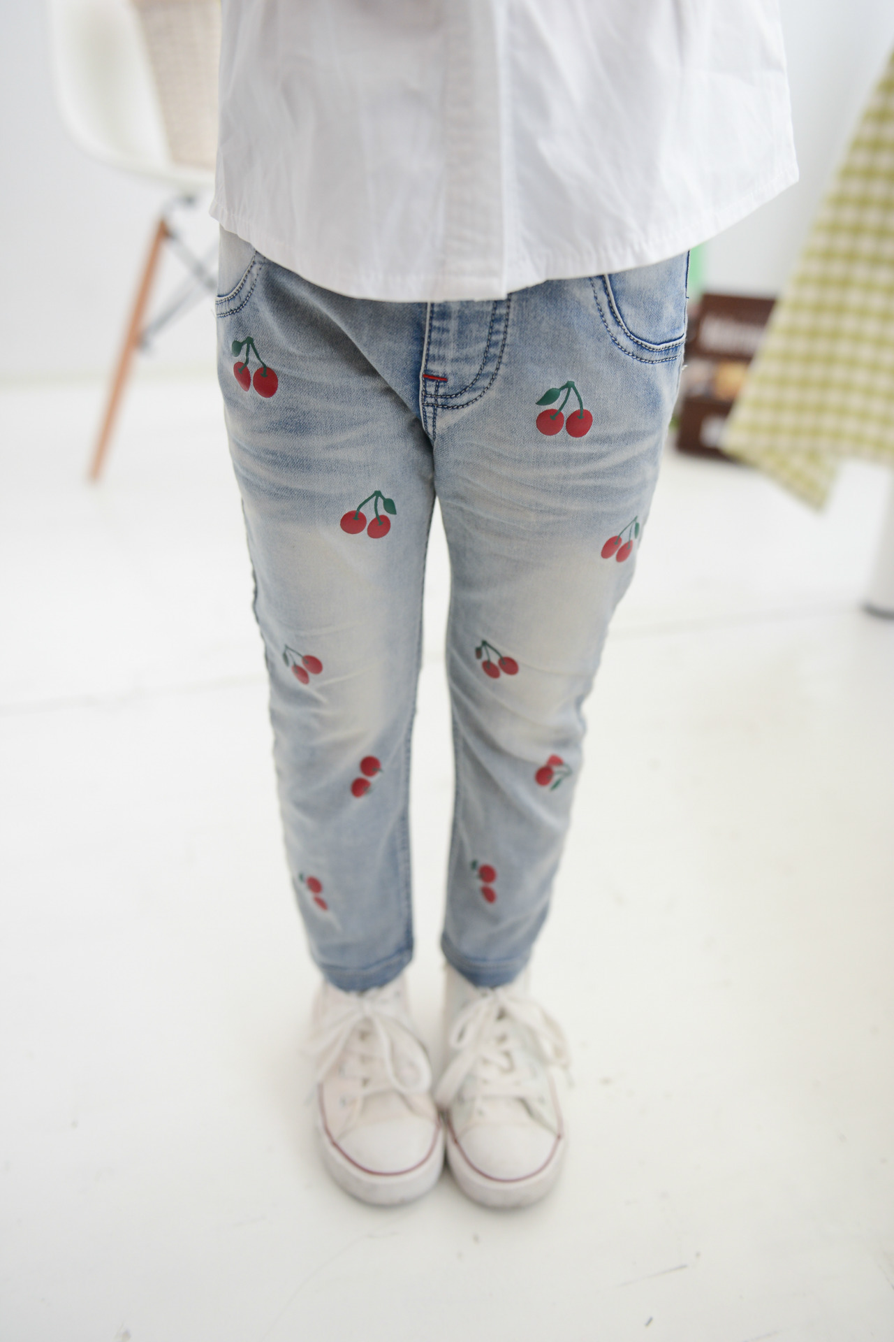 2015春款女童新款樱桃彩色印花牛仔裤长裤