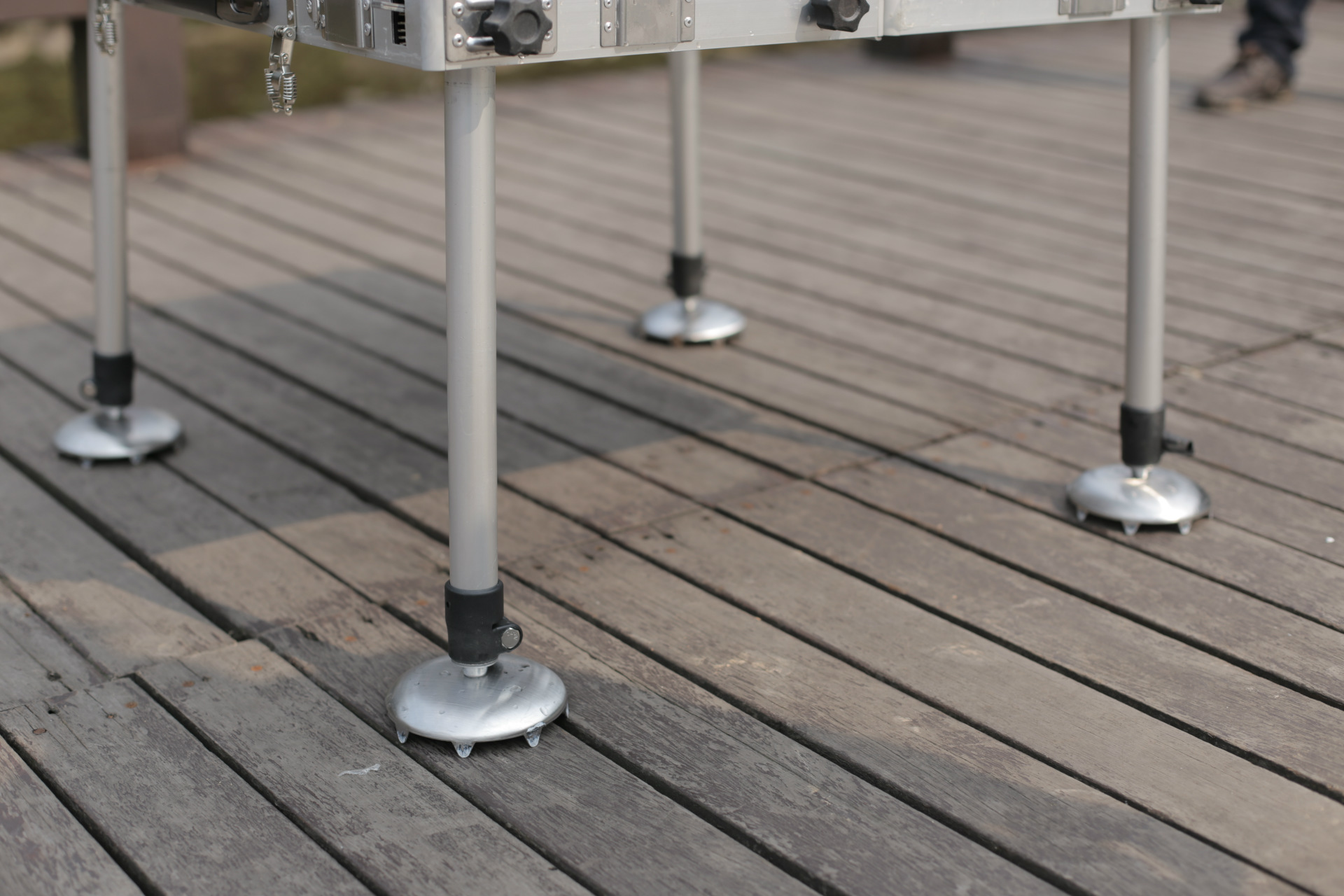 厂家直销 康震 3代31加粗加厚腿大钓台