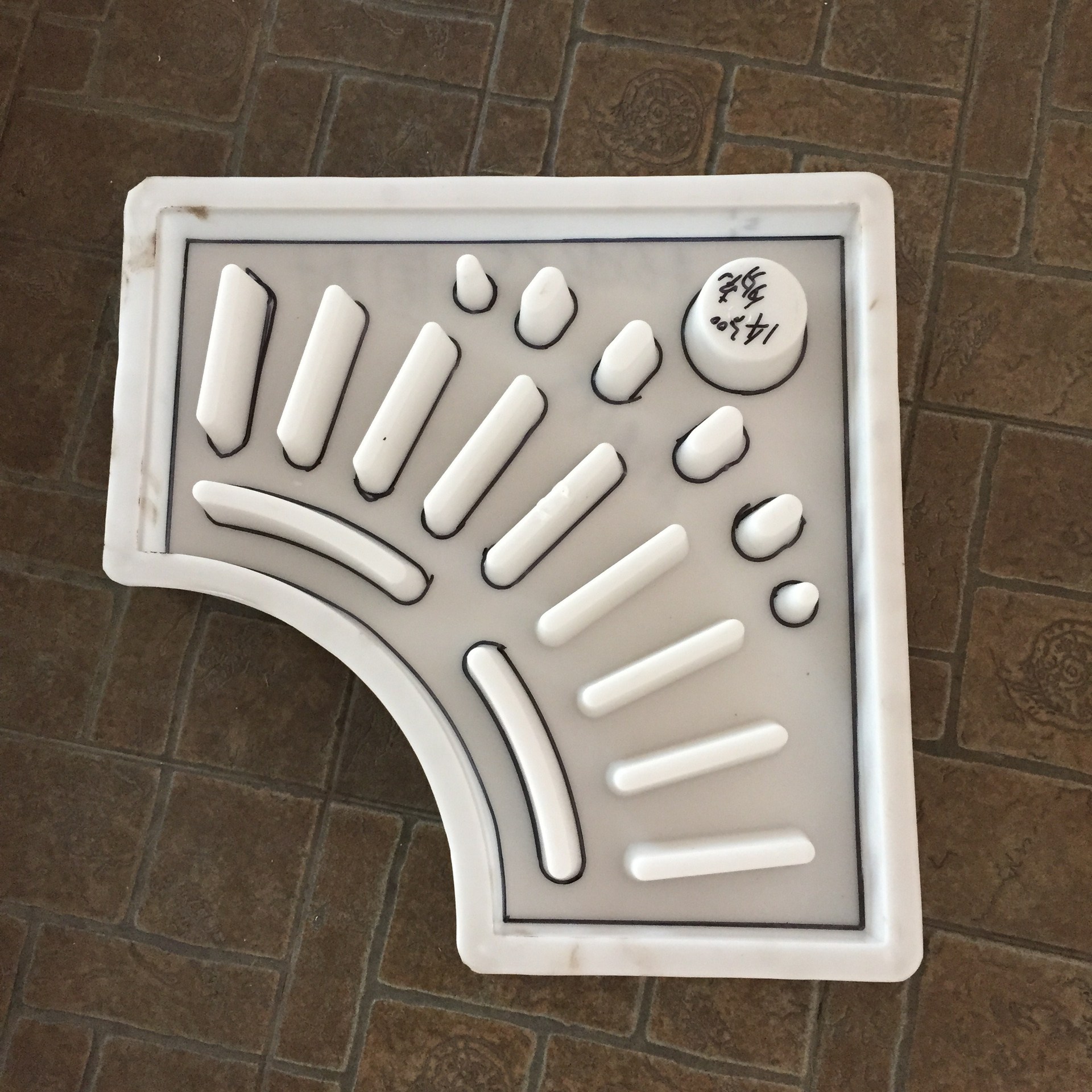 围树花砖塑料模具规格46x46x5  产品优点,脱出的水泥预制块表面光滑