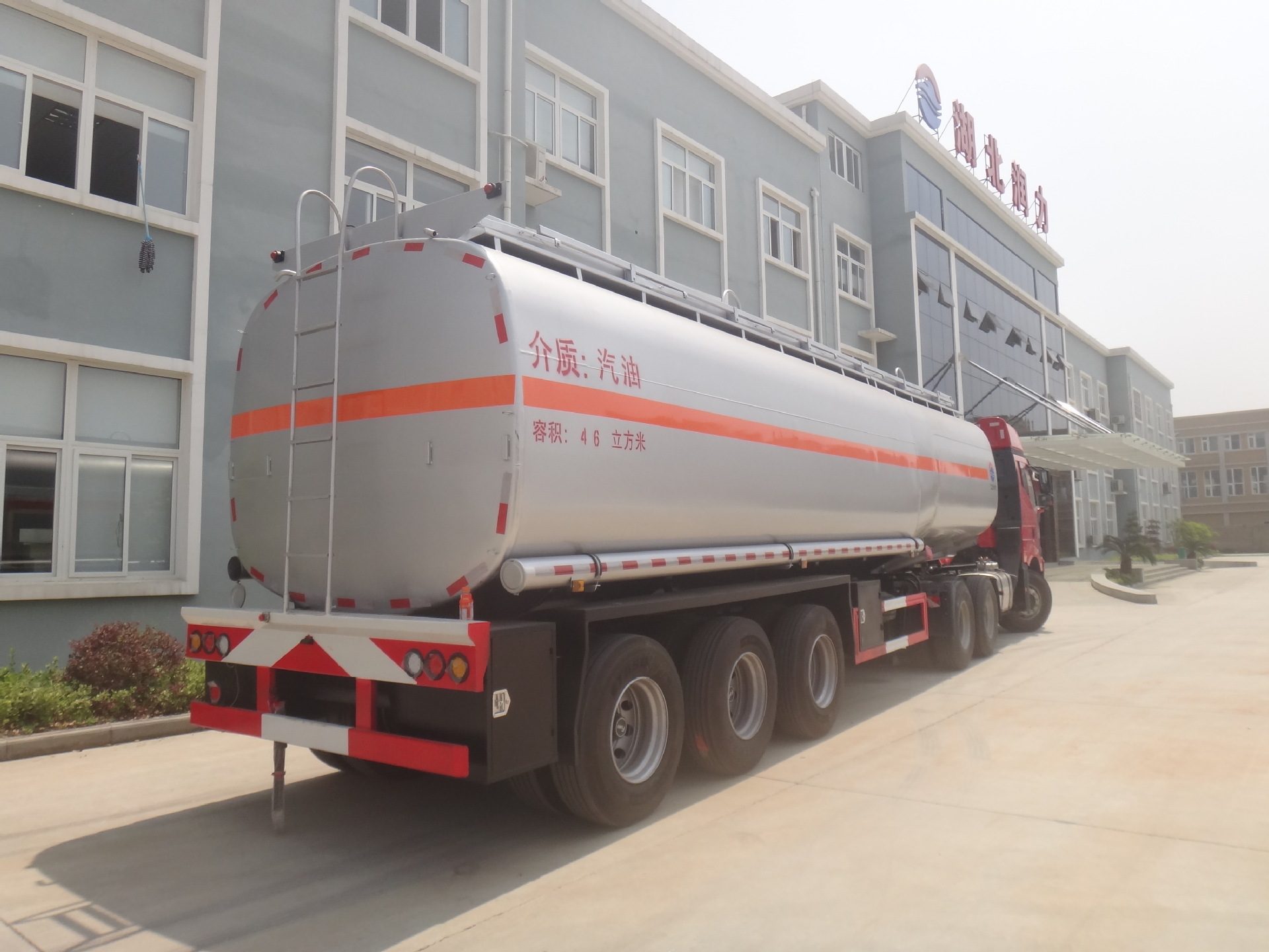 40吨油罐车价格|大油罐车|槽罐车|解放小三轴运油车|危险品运输车