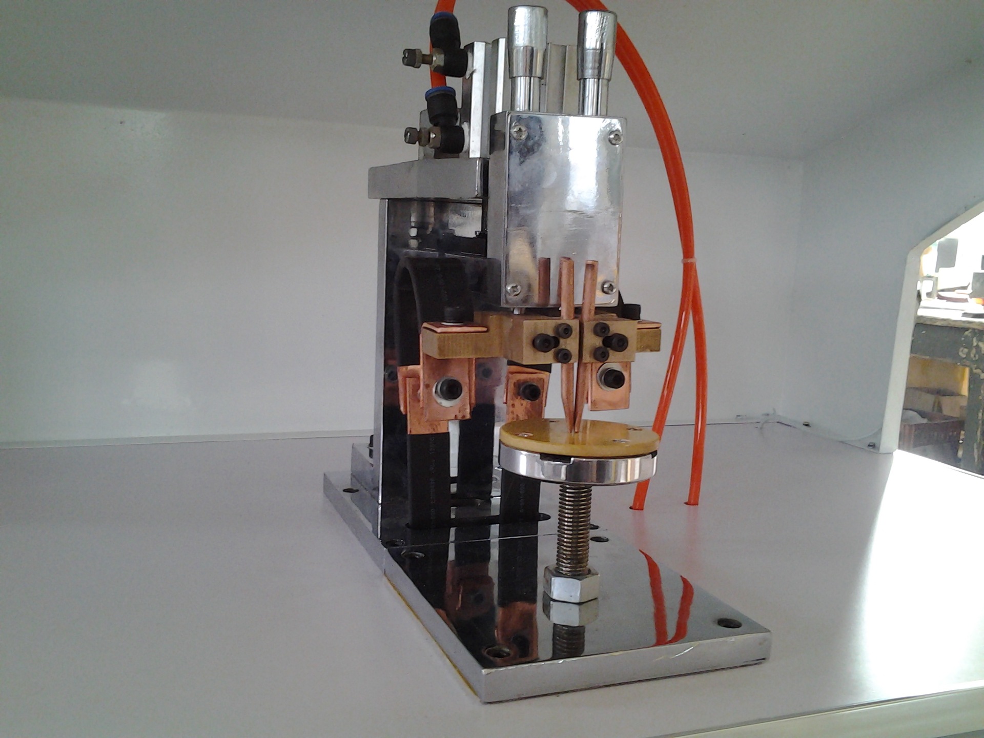 气动储能型电池点焊机