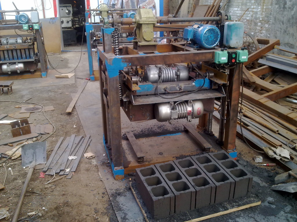 【半自动小型垫块砖机】水泥垫块空心砖机 混凝土垫块机设备