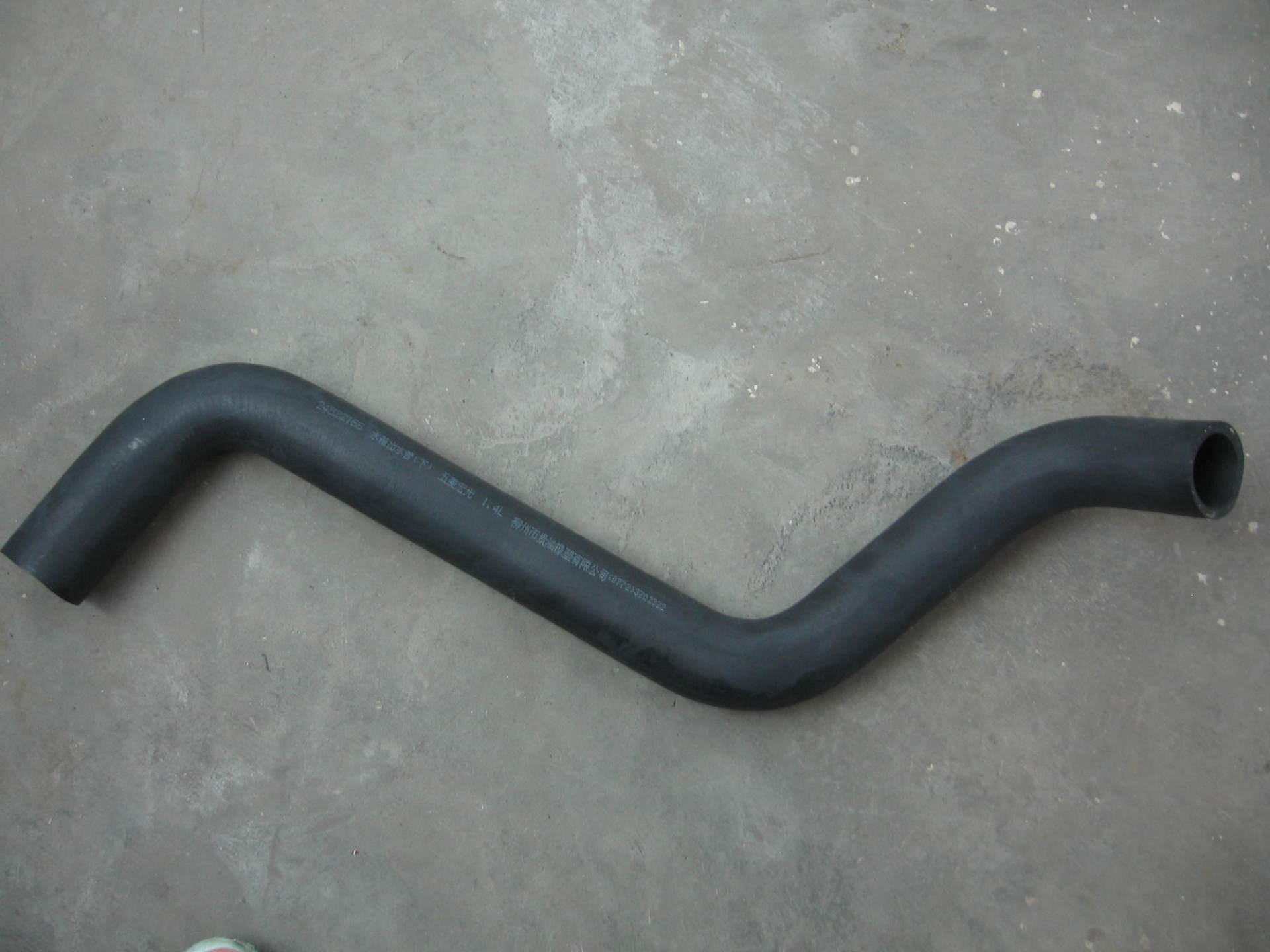 首页 家电 洗衣机配件 出水管 >原厂配套 五菱宏光cn100 散热器出水管