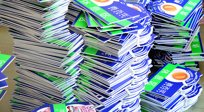 东莞国顺广告喷绘 室内背胶裱亮光板 高光板 双面裱画