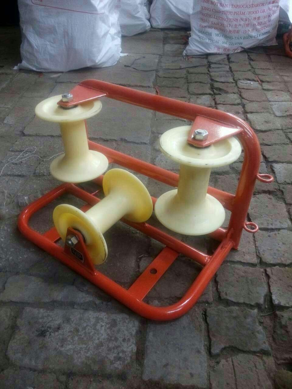 电缆地面转角滑车 尼龙轮 铝轮 两种材质 三轮转角滑车